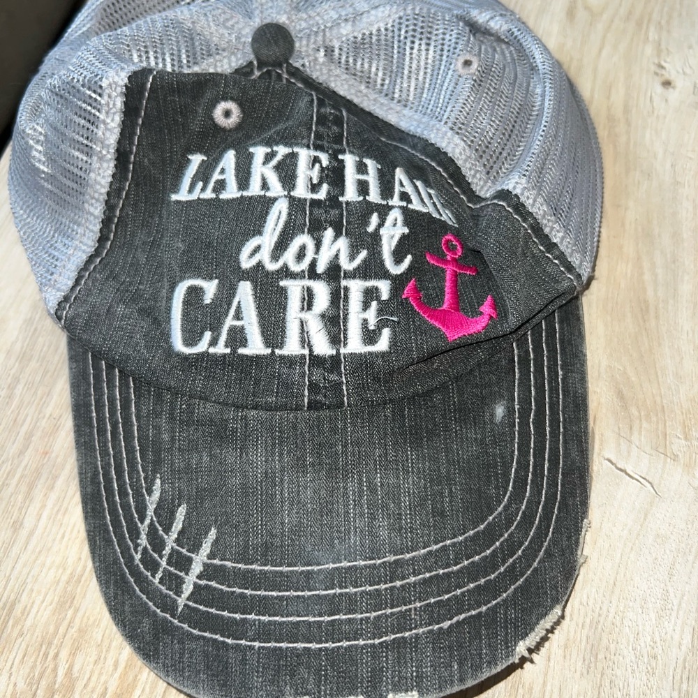 Gray and Pink Graphic Ball Cap. Good condition. OS